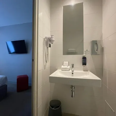 Parici Billancourt Hotel